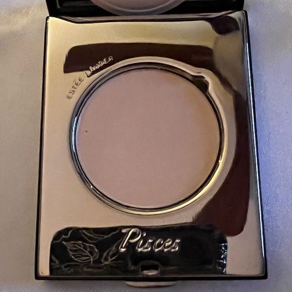 NEW Estée Lauder Pisces by Erte Lucidity Compact Translucent Pressed Powder‎ - Picture 3 of 3